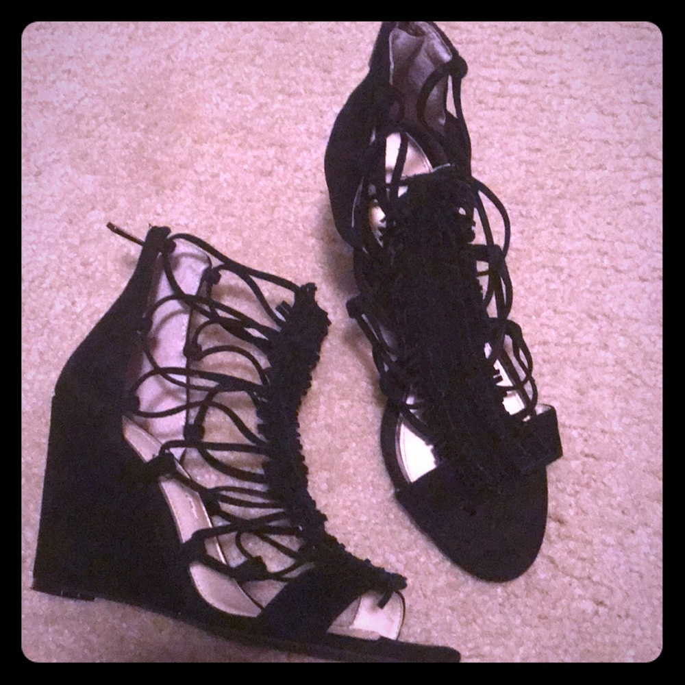 Jessica Simpson black Wedges